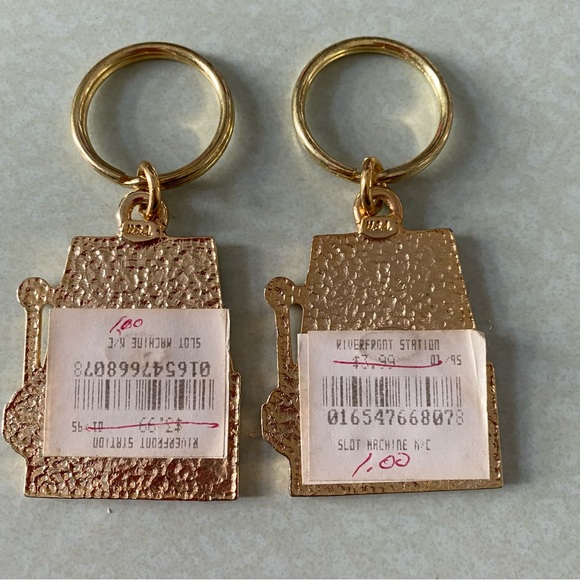 1995 Vintage St Charles Missouri Gold Gambling Machine Keychains - Made In USA - Picture 4 of 5